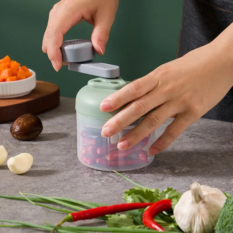 Gadgestix – ChopMaster™: Multifunktionaler Gemüsezerkleinerer mit Handkurbel